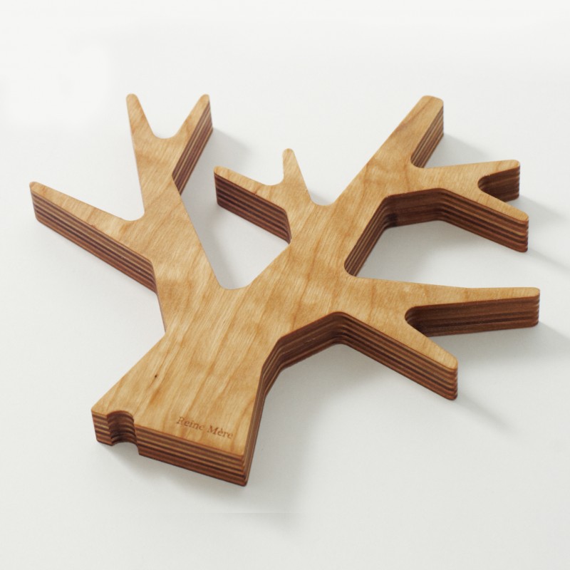 Dessous de plat en bois motif arbre S. G. - origine France - Jura - La  Ruche des Passions